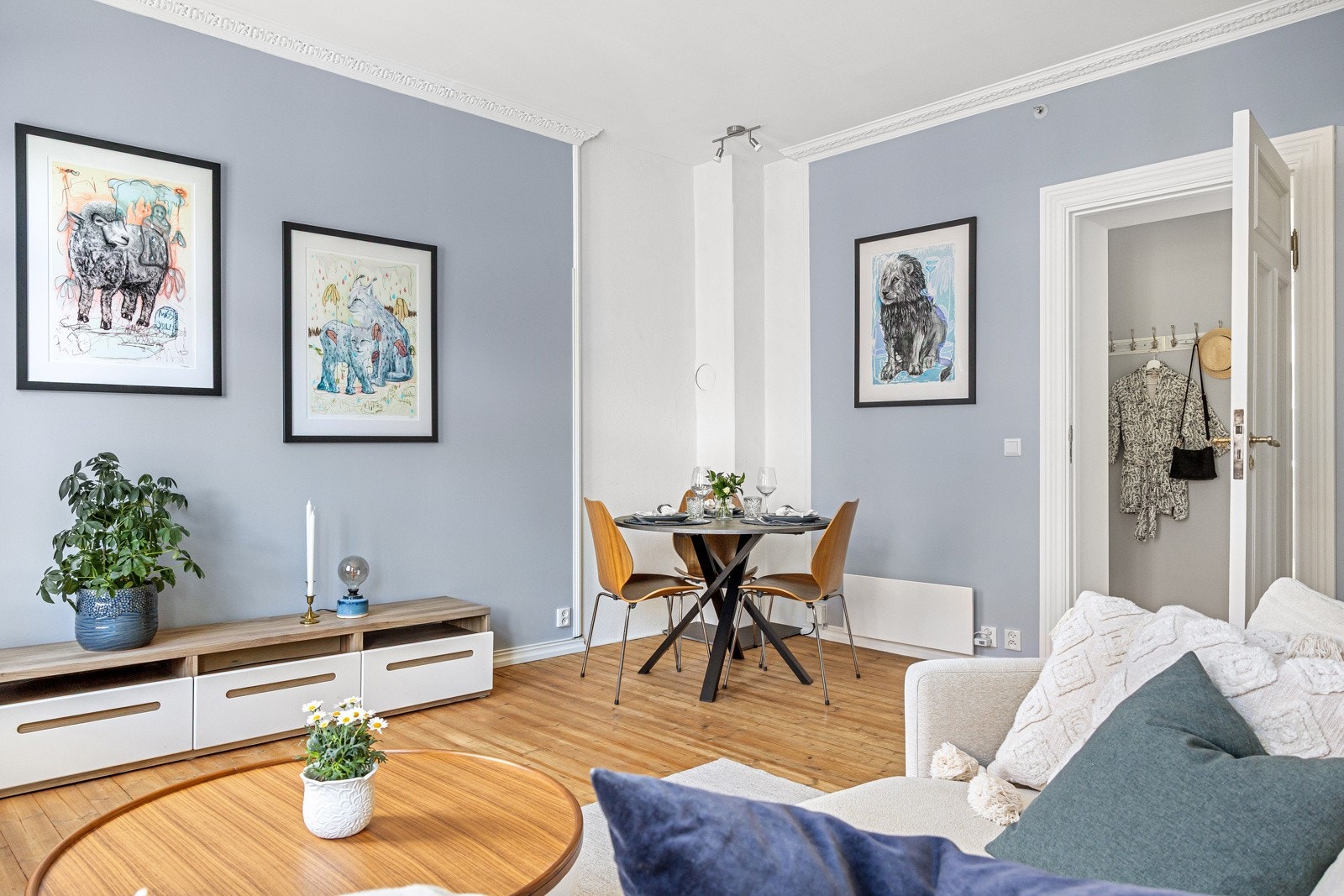 God plass til å innrede etter ønske og behov - Pipeløp i hjørnet hvor flere av naboene har fyringskilde Galleribilde