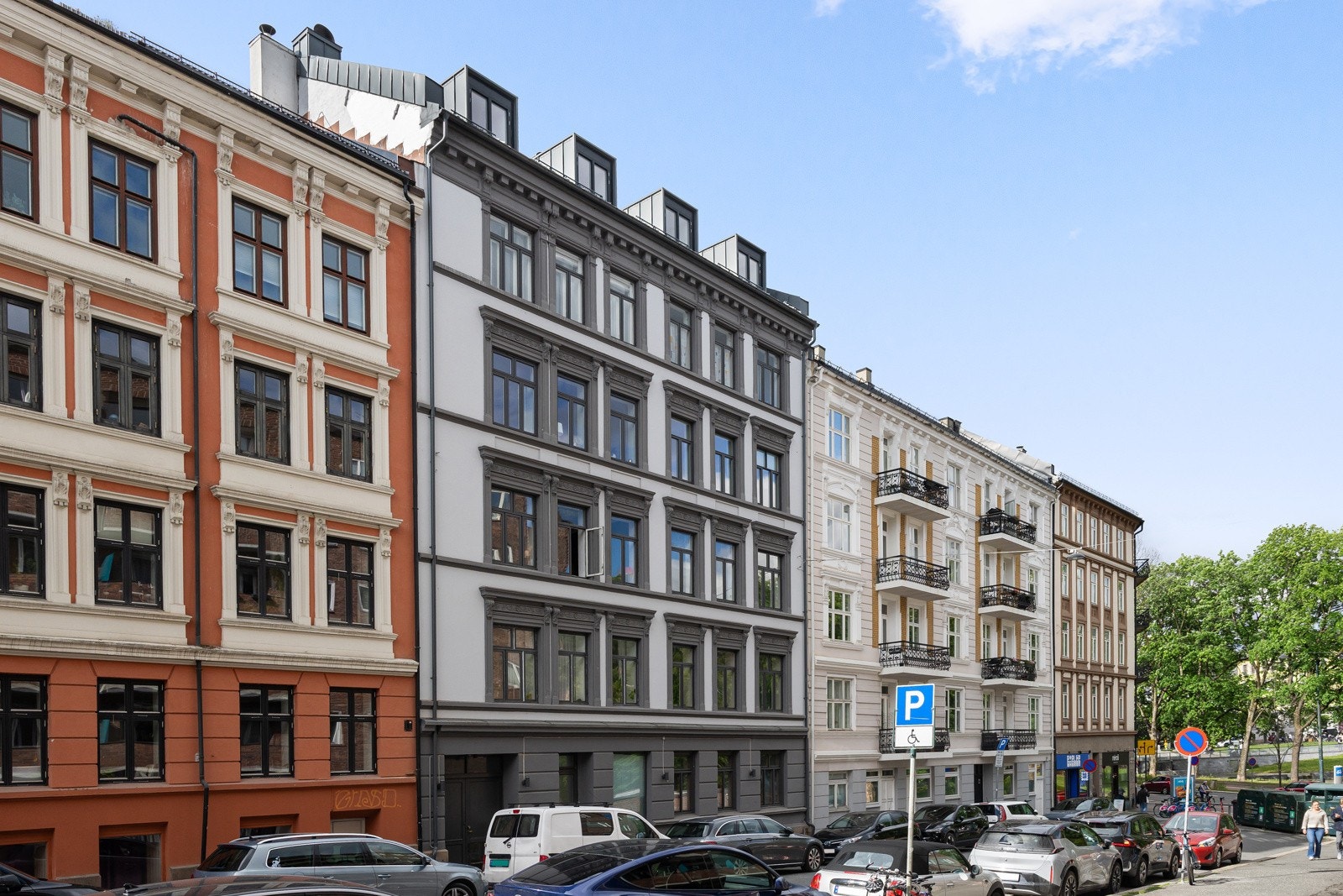 Dette er en klassisk 3-roms leilighet med vakre detaljer i en sentral og skjermet gate på St. Hanshaugen Galleribilde