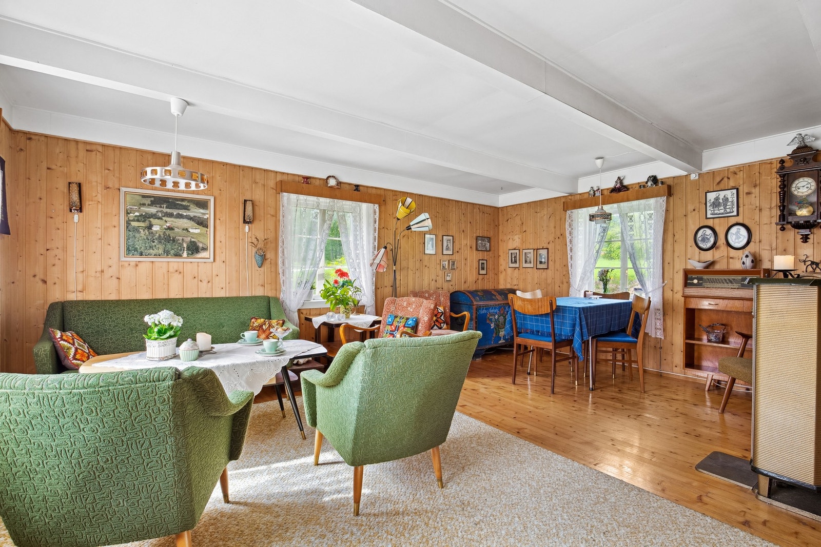 Stue med plass til spisestue Galleribilde