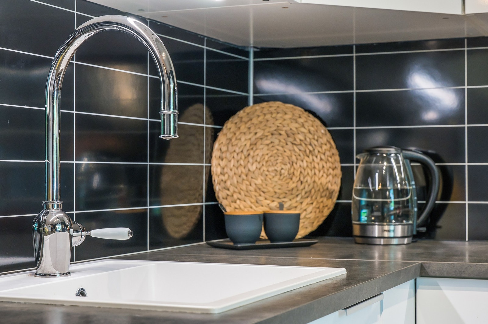 Oppvaskkum i kompositt med 1-greps blandebatteri. Galleribilde