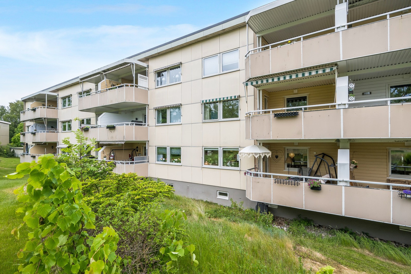 I 2020/2021 ble det foretatt rørfornying av avløpsrørene, og i 2021/2022 er det foretatt rehabilitering av takene på alle blokkene. Galleribilde