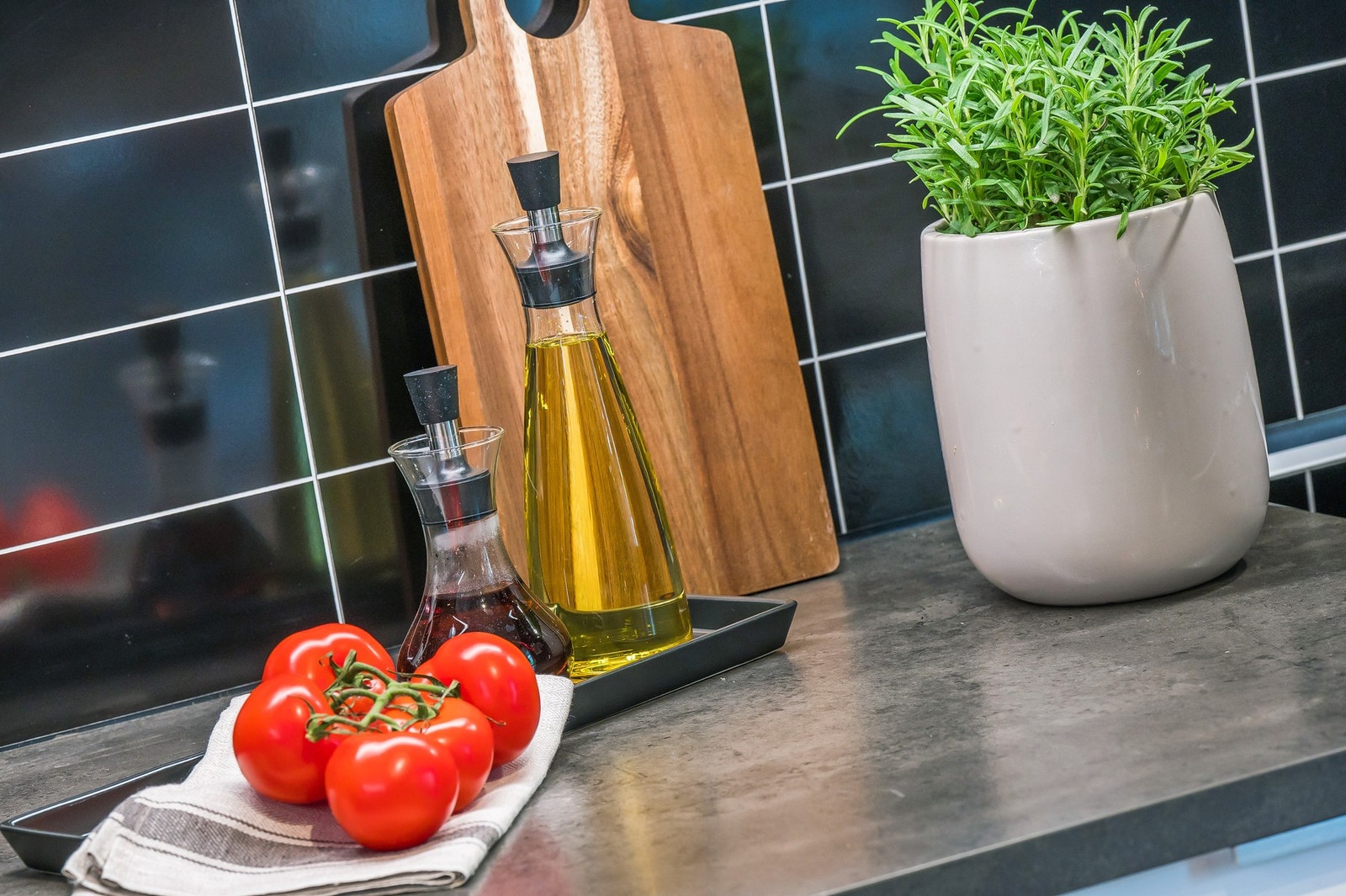 Kiwi-butikk ligger i umiddelbar nærhet til leiligheten - praktisk når både ingredienser og kjøleskapet skal fylles opp igjen. Galleribilde