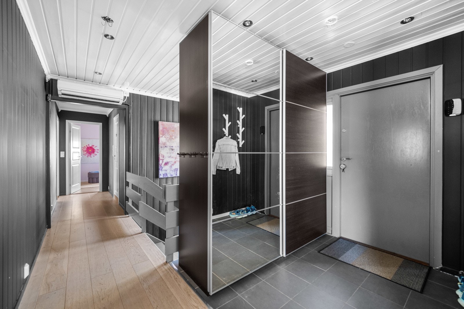 Entré/gang i 1.etasje Galleribilde