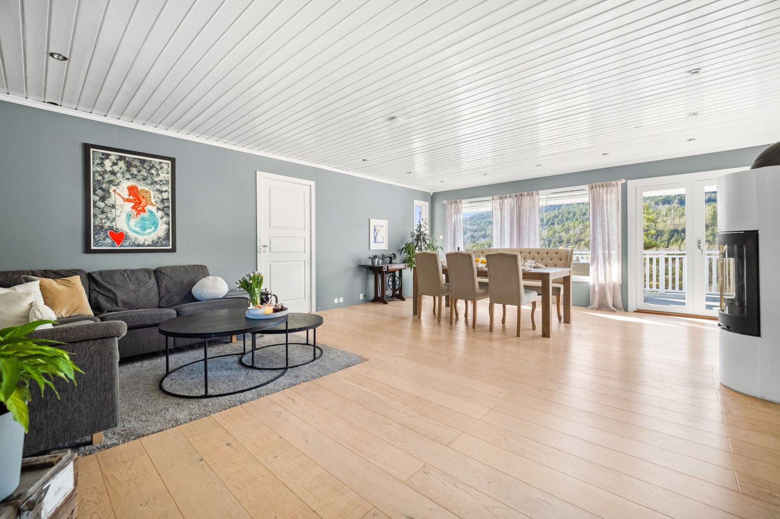 Det er montert downlights i himling Galleribilde