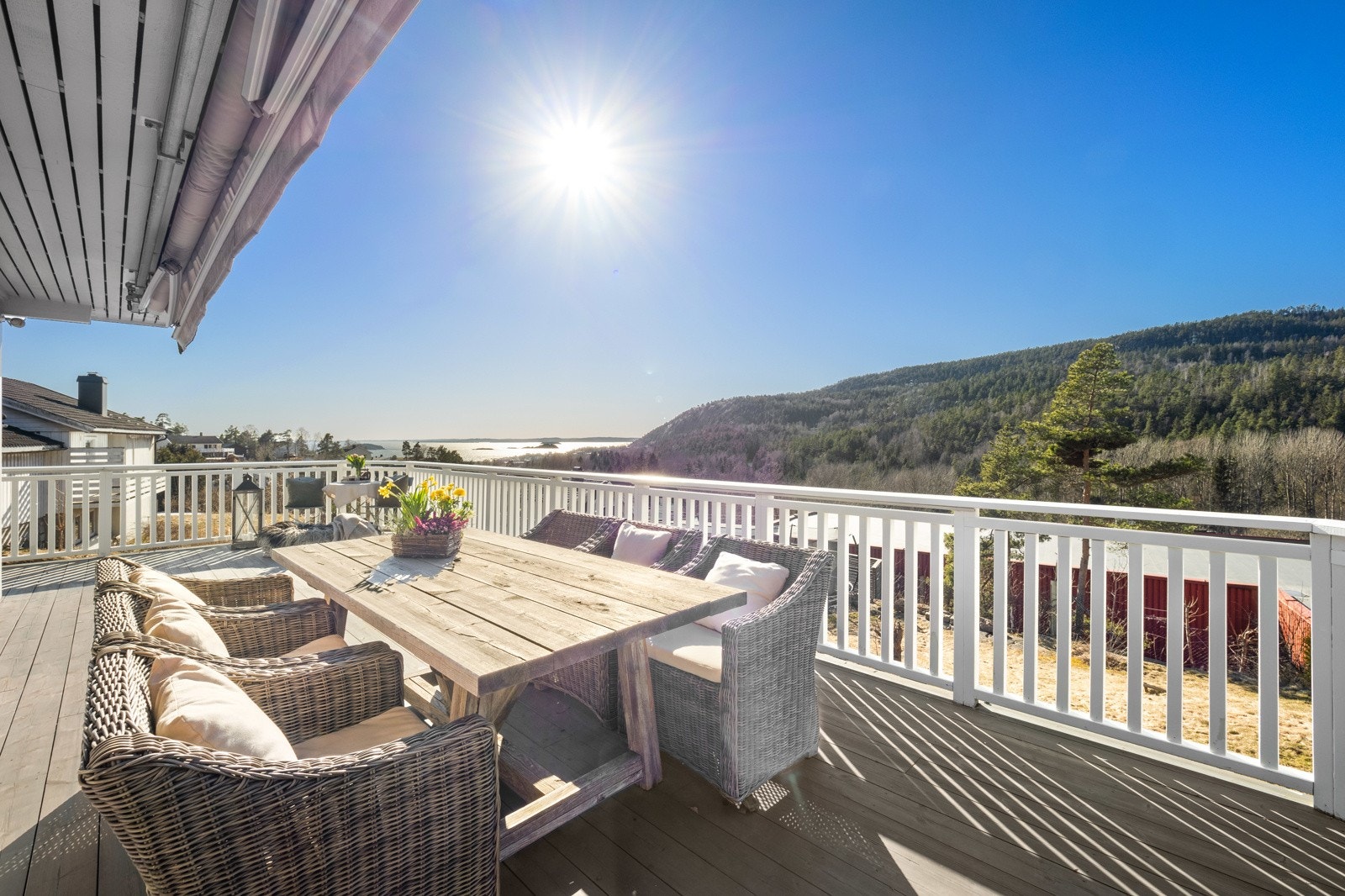 Nydelig uteplass hvor sommeren kan nytes! Galleribilde