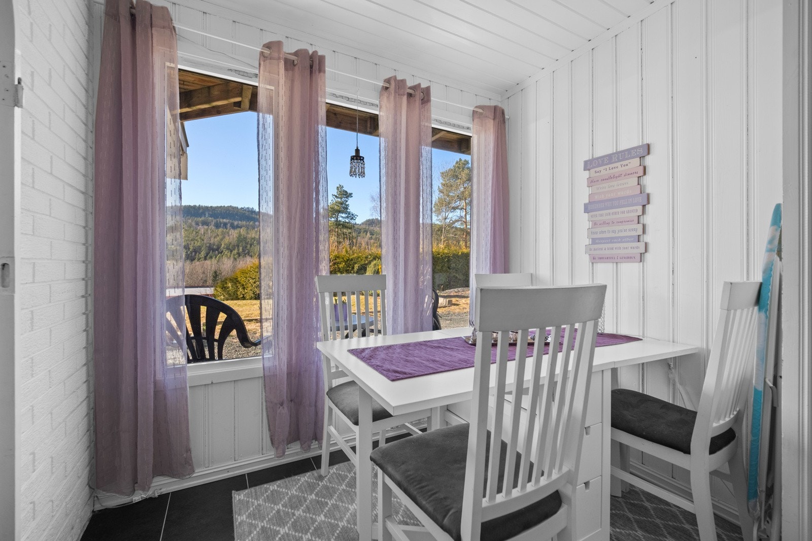 Spisestue i underetasjen ( Hybel ) Galleribilde