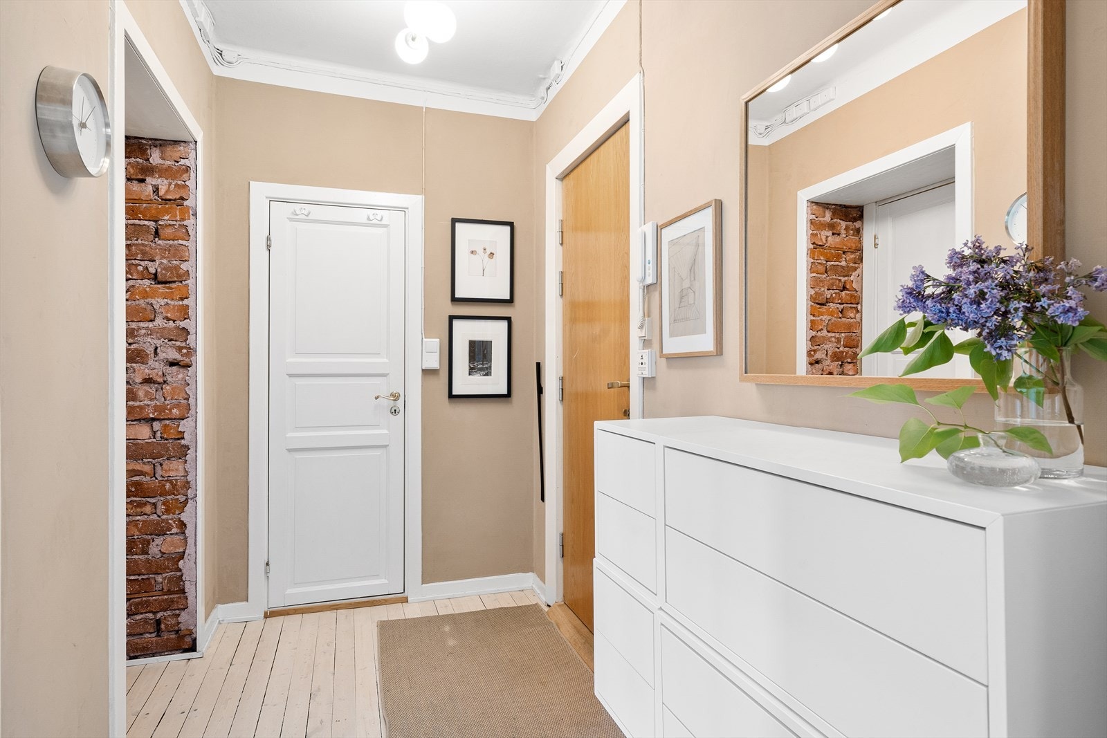 Her får du et umiddelbart godt og riktig førsteinntrykk. Velkommen til visning! Galleribilde