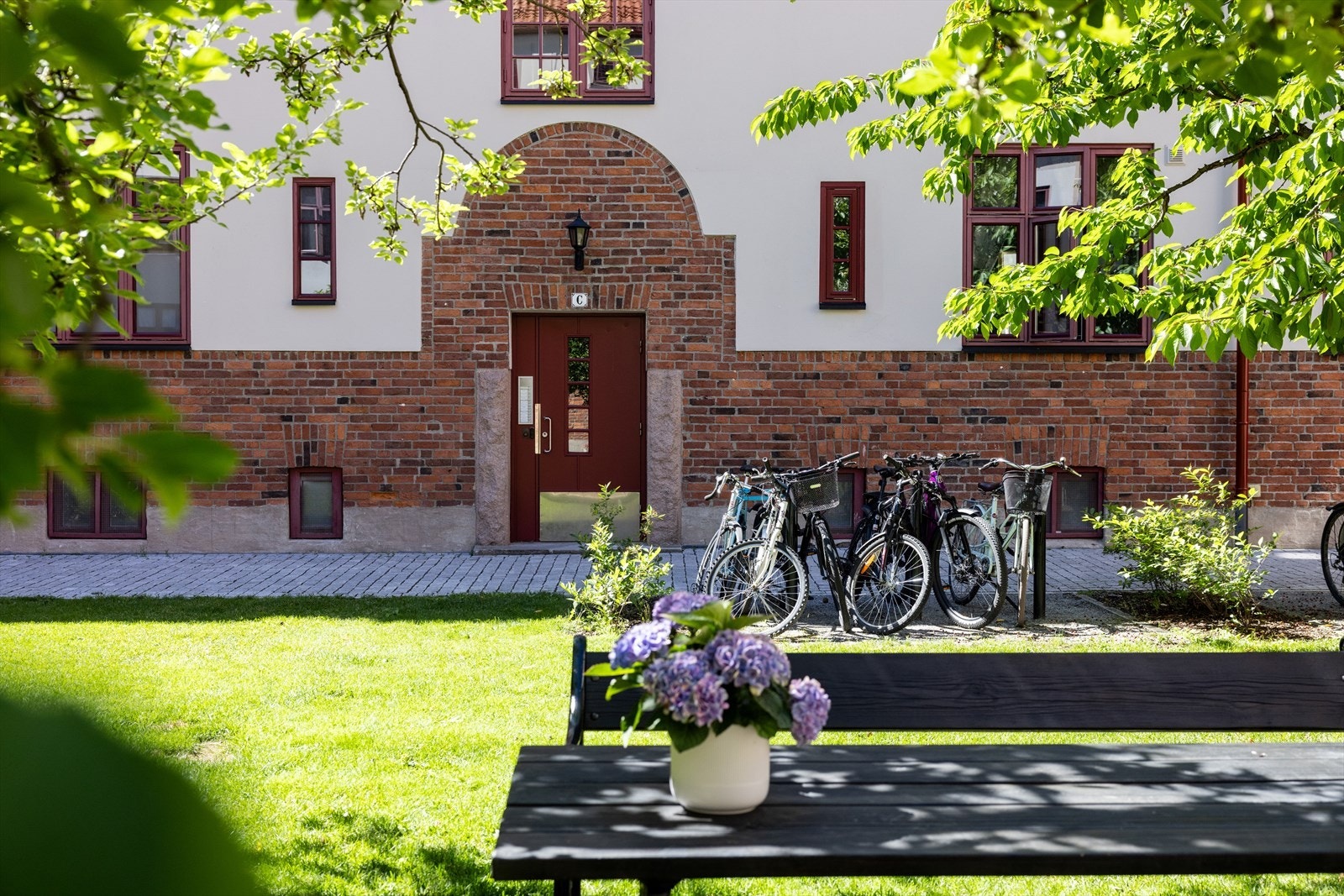 Bakgården ble rehabilitert i 2020. Galleribilde