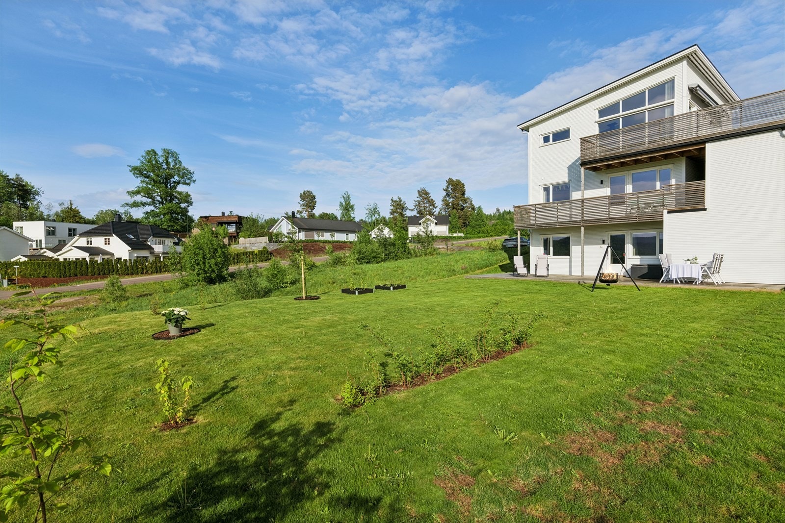 Hagen har god plass for aktiviteter som fotball og badminton. Galleribilde