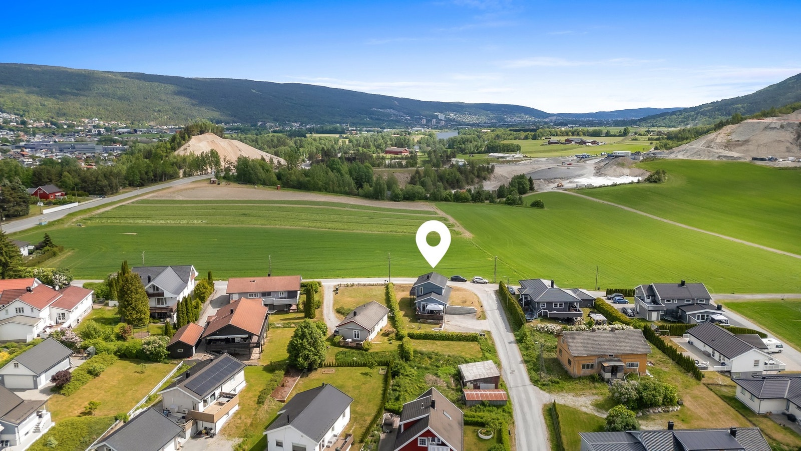 Eiendommen ligger i et veletablert og rolig boligområde i Mjøndalen med gode solforhold Galleribilde