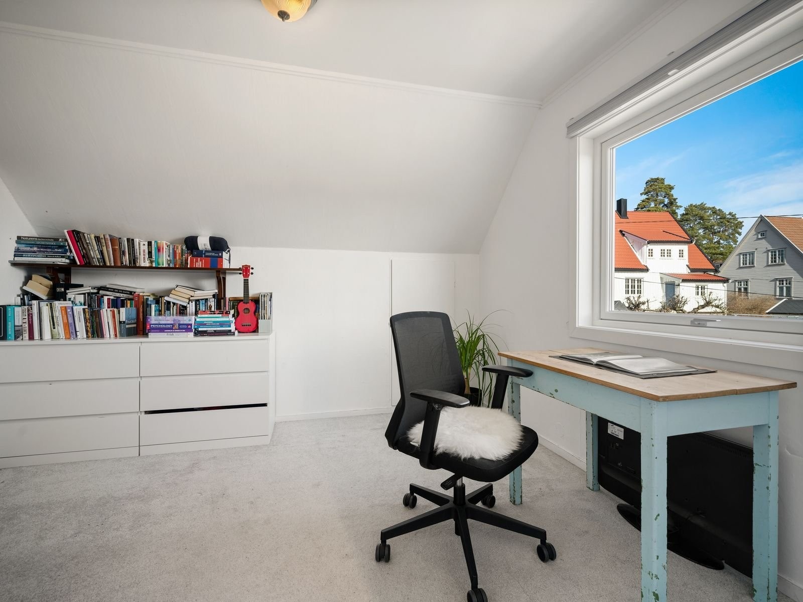 2 etasje: soverom/ kontor Galleribilde