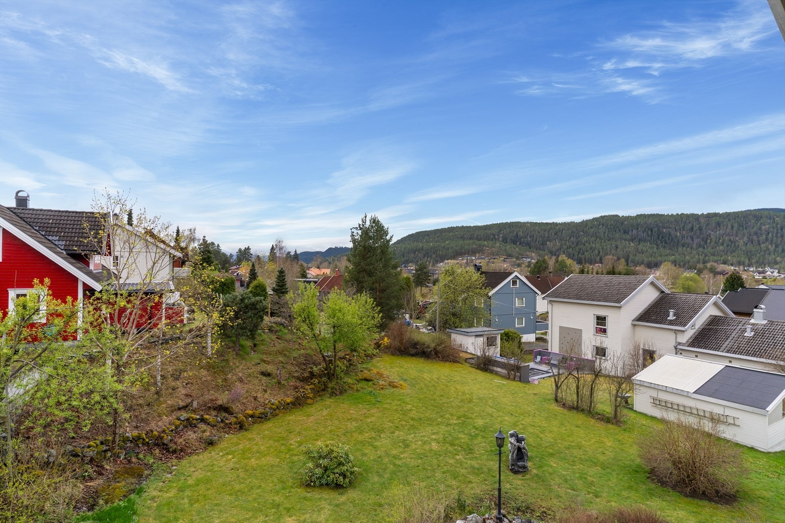 Stor eiet tomt. Galleribilde