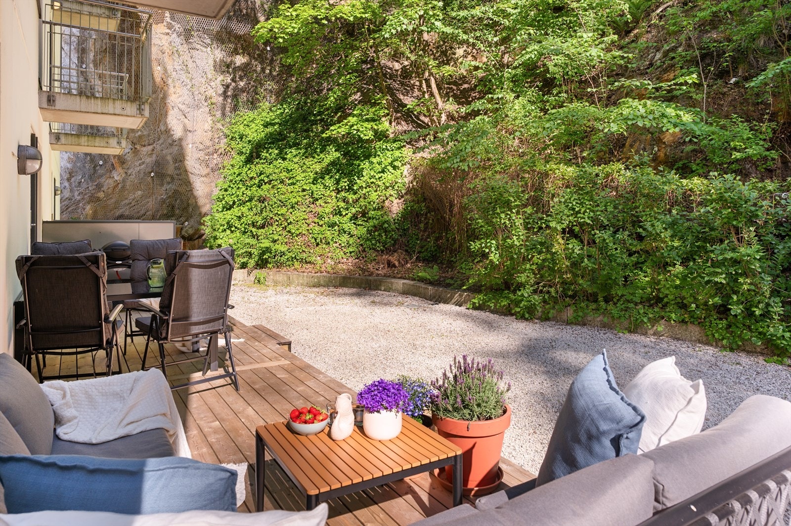 Her har du en stor terrasseplatting på hele 17 kvm. som gir rom for mye utendørs hygge. Galleribilde