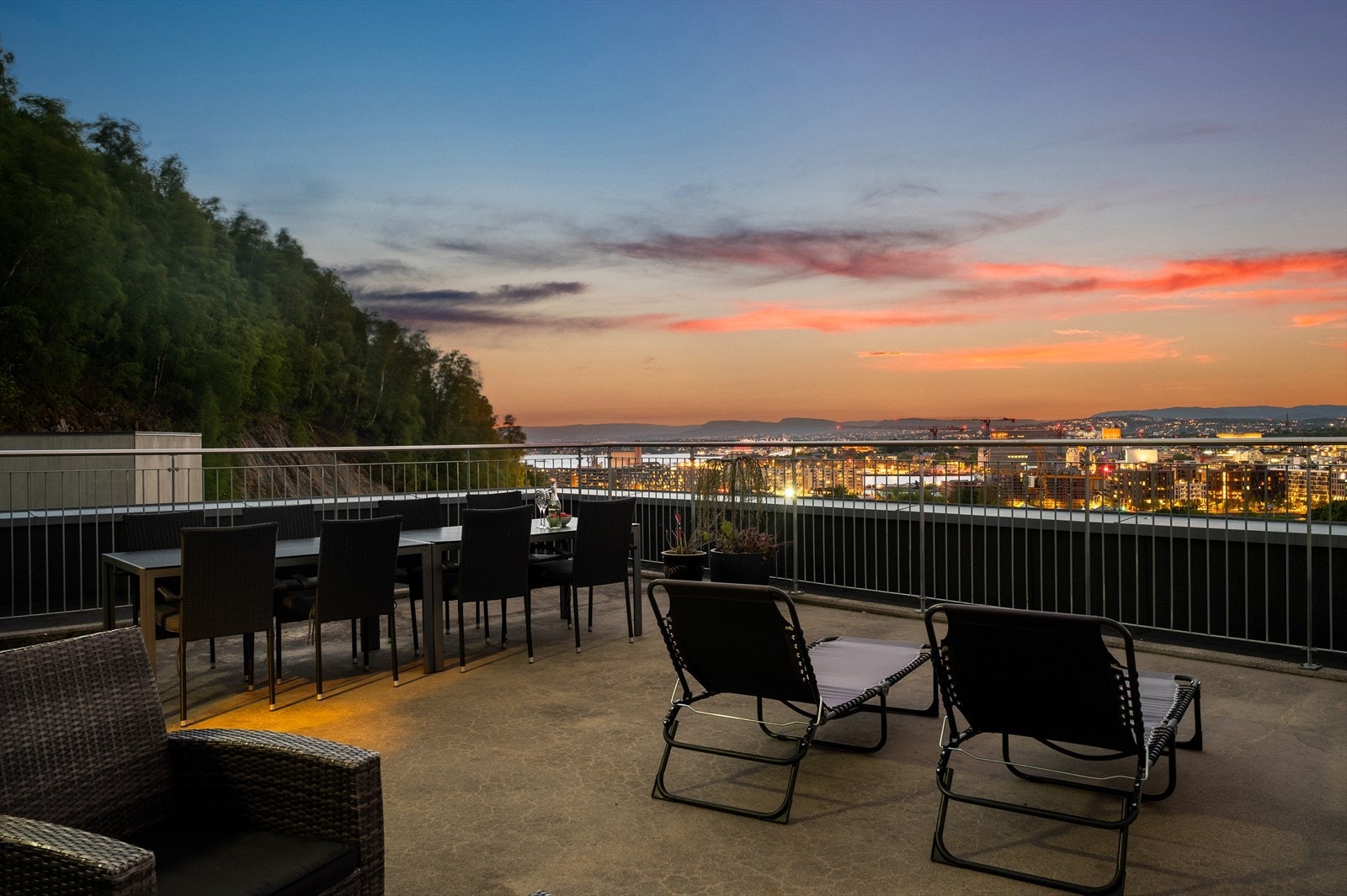 På toppen av bygget finnes en felles takterrasse til bruk for beboere. Galleribilde