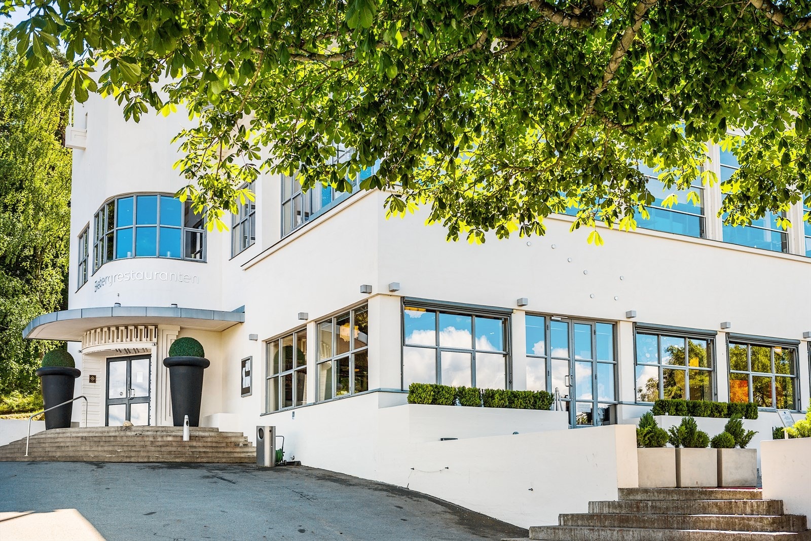 Det går også vei fra borettslaget og opp til den velkjente Ekebergresturanten. Galleribilde