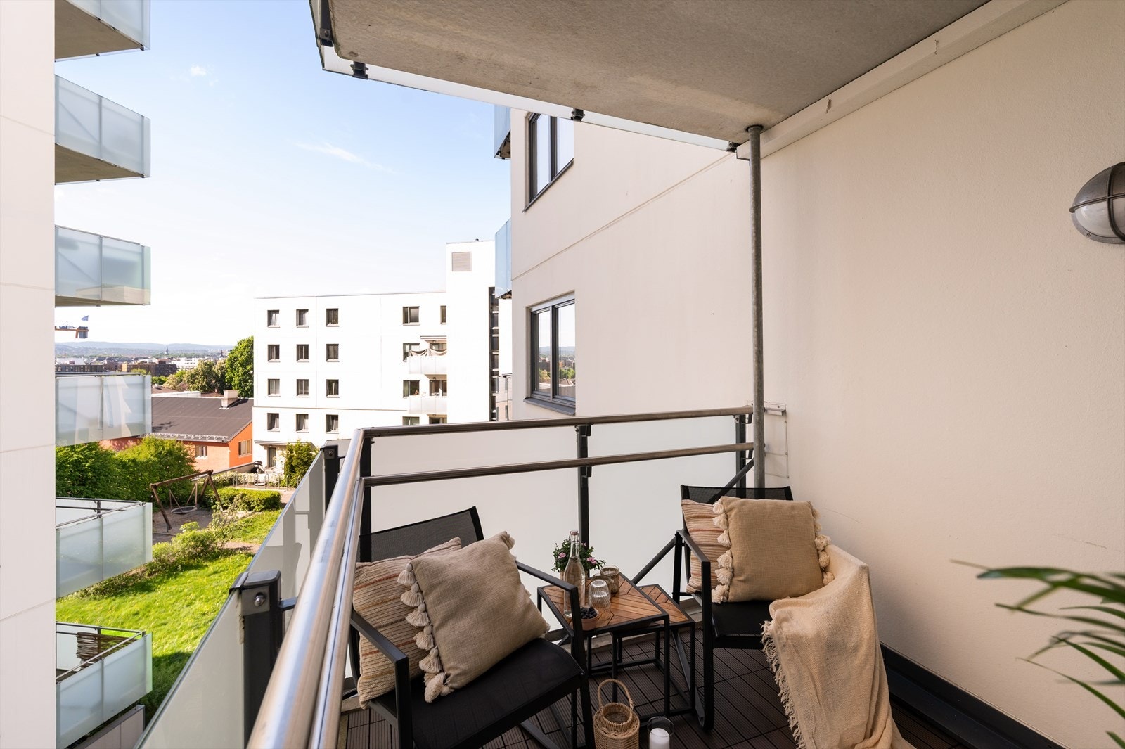 Her er det rom for både sittegruppe og grønne innslag. Galleribilde