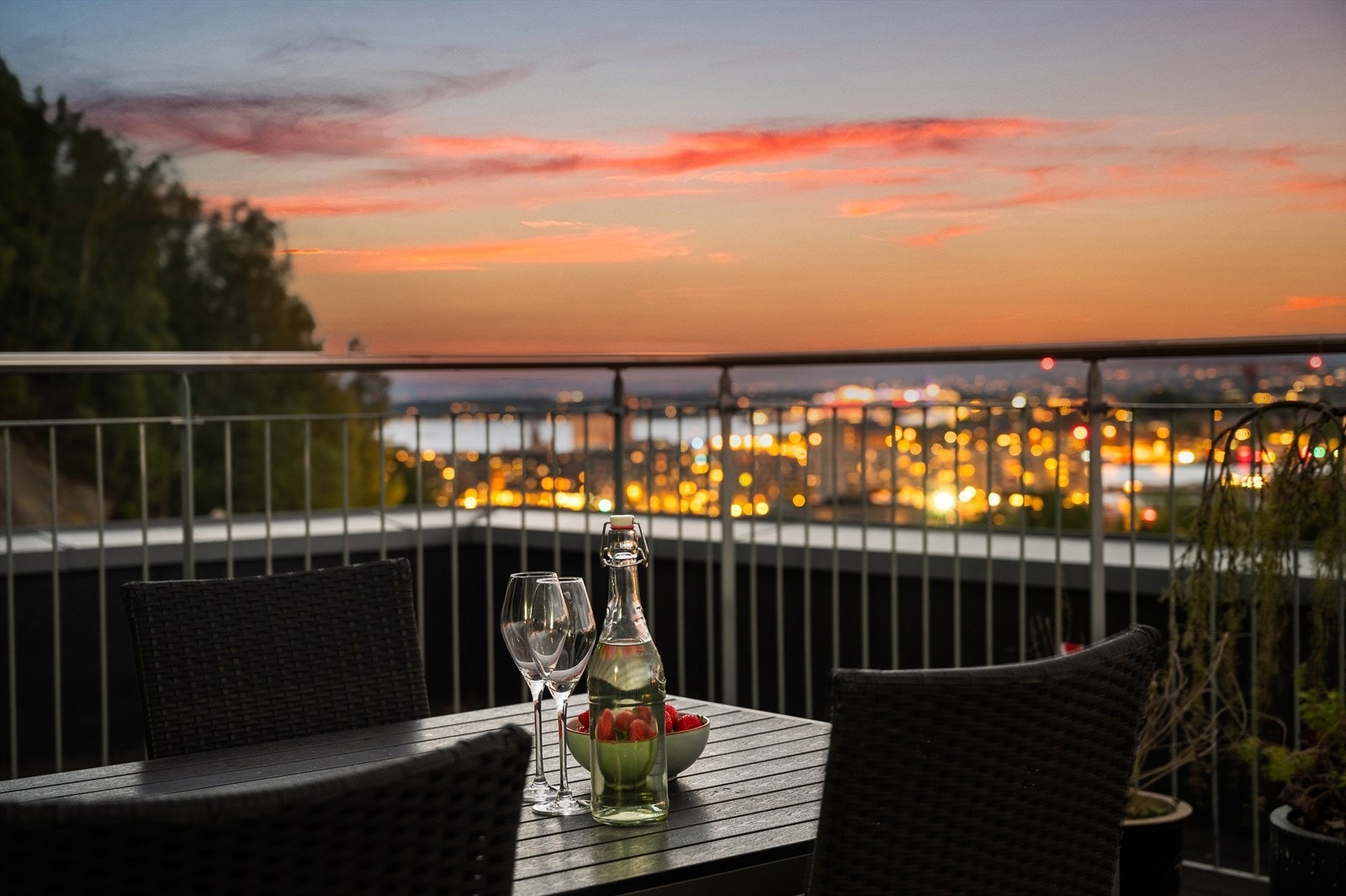 Her kan du nyte solen dagen lang og en langstrakt utsikt. Galleribilde