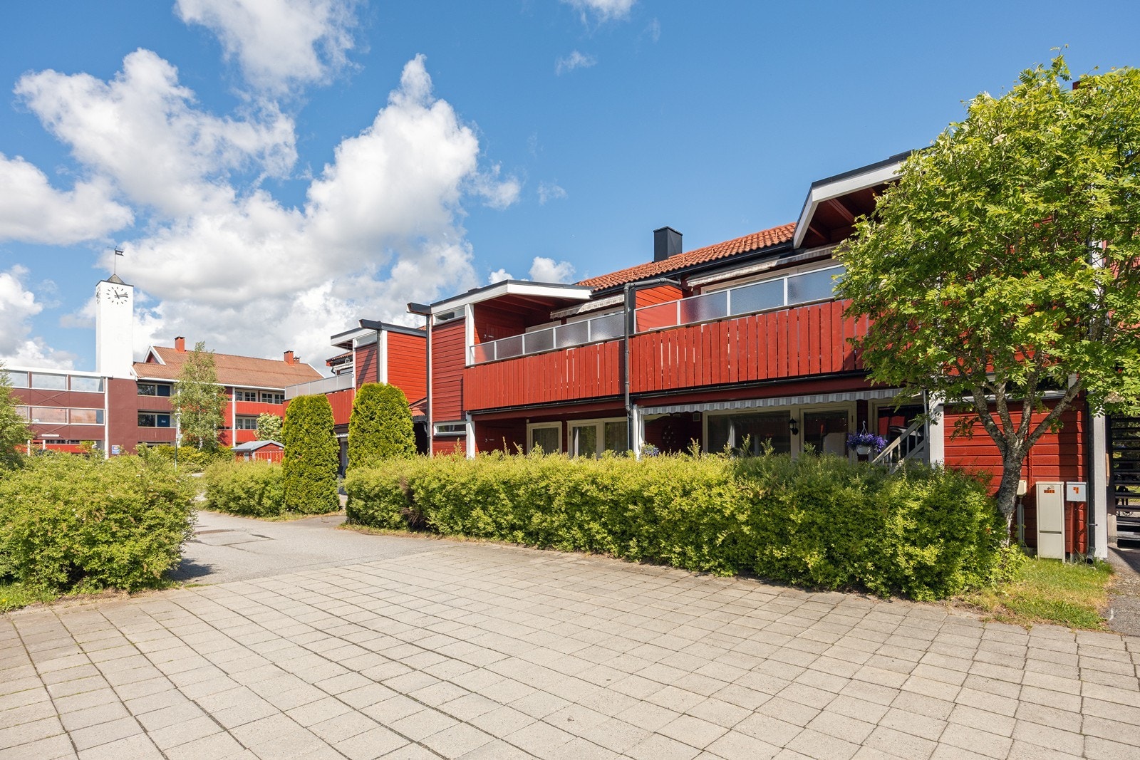 Leiligheten ligger i et attraktivt og sentralt boligområde nær Årnes sentrum - og har gangavstand til alle sentrumsfasiliteter. Galleribilde