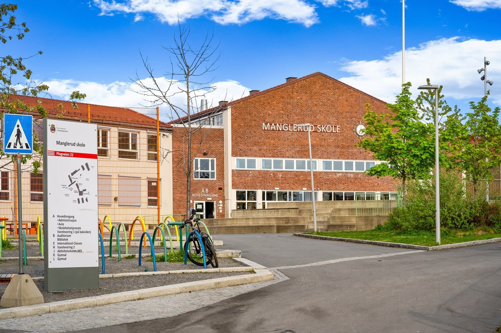 Barnehager og skoler i alle trinn finnes i nærområdet. Galleribilde