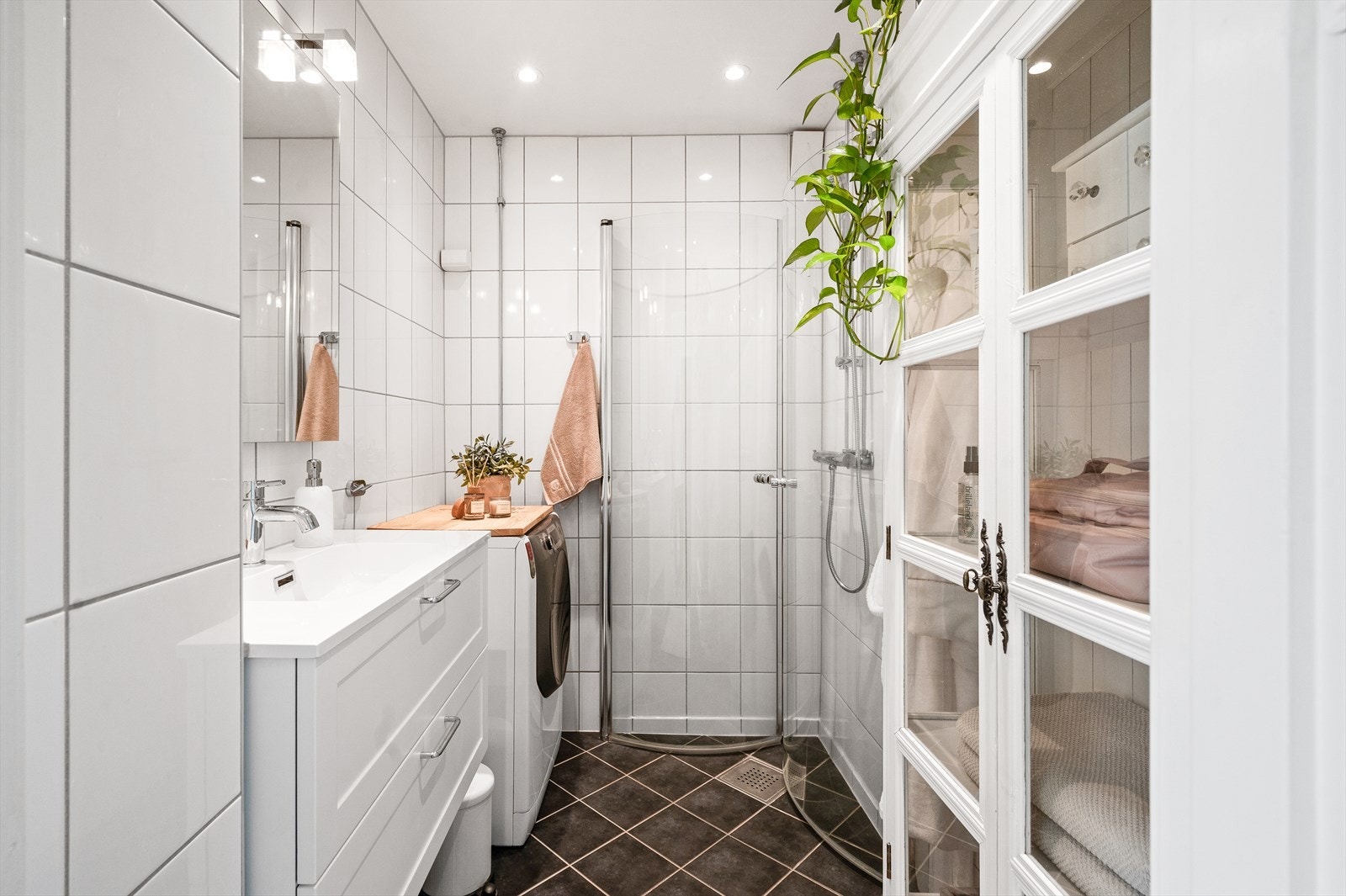 Pent flislagt bad oppusset i 2009 av borettslaget. Galleribilde