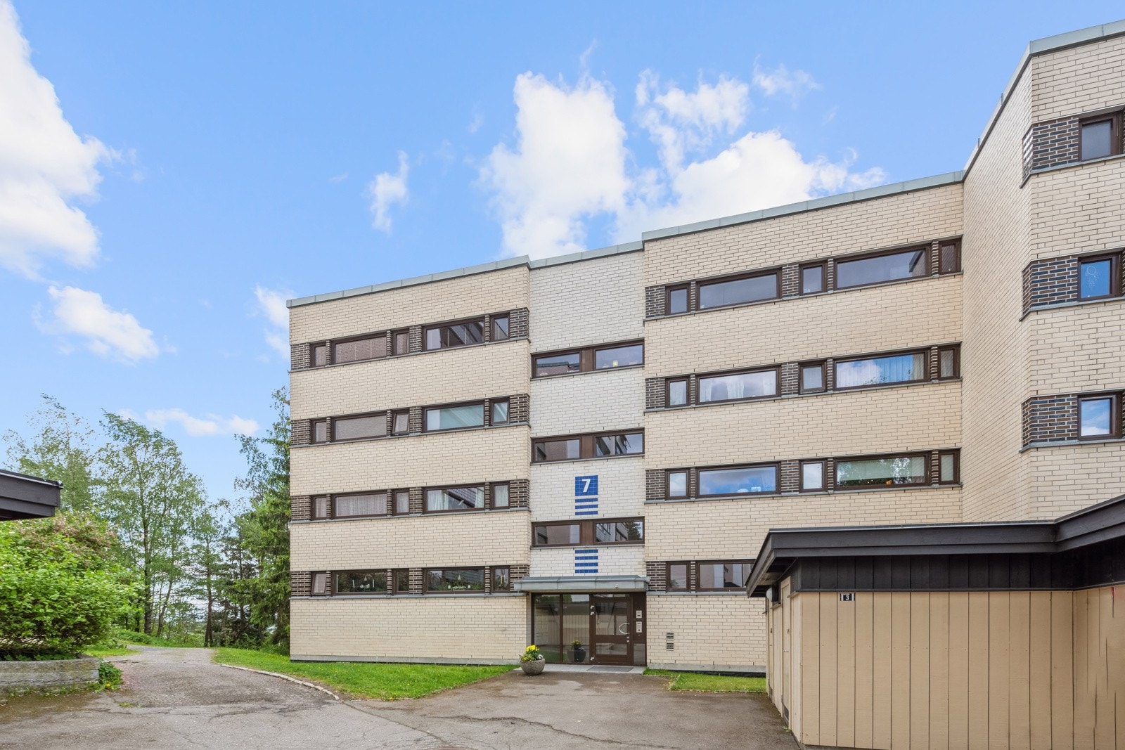 Boligen ligger grønt og flott til på Romsås i et veldrevet og populært borettslag. Galleribilde