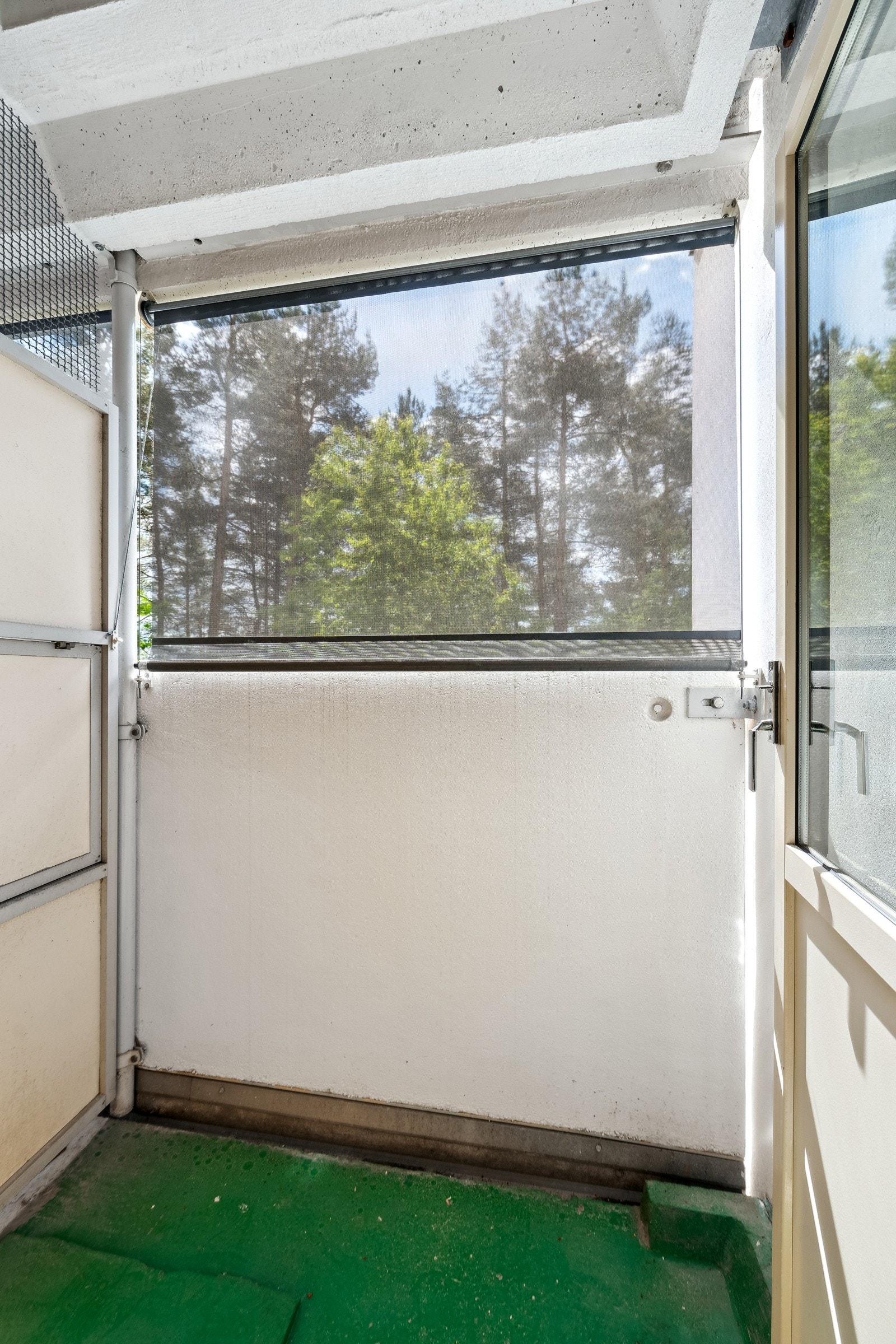 Fra kjøkkenet er det utgang til en praktisk luftebalkong. Galleribilde