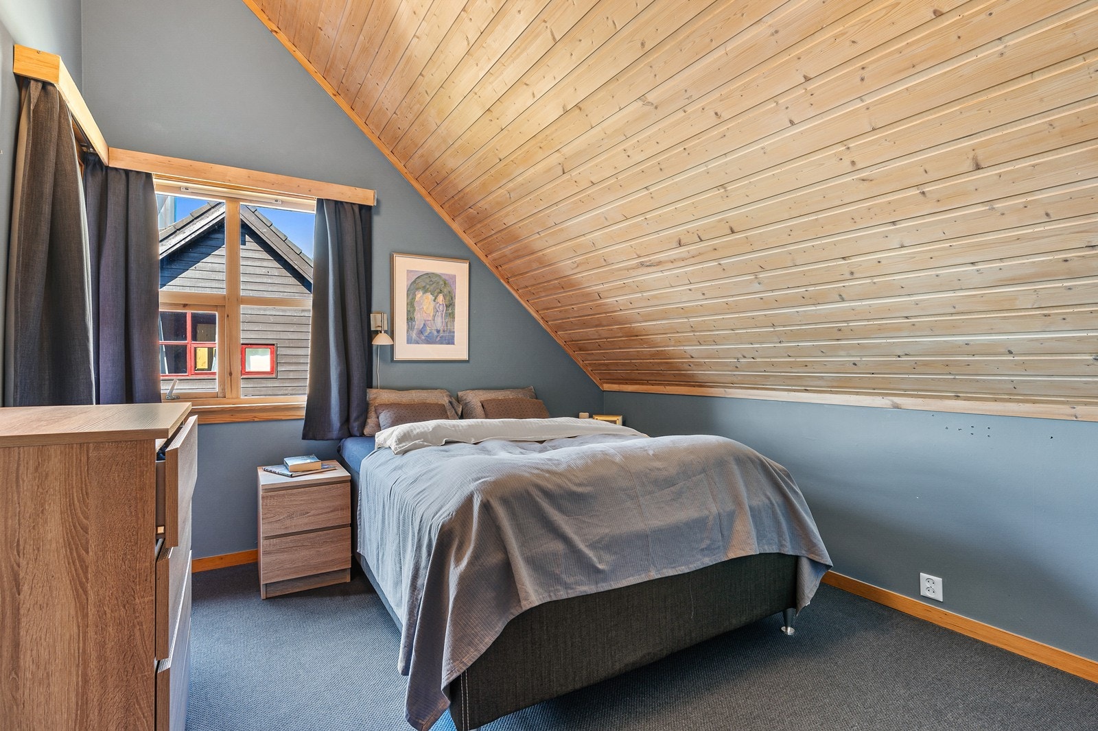 Loftsetasjen inneholder tre soverom som ligger i hver sitt hjørne. Galleribilde