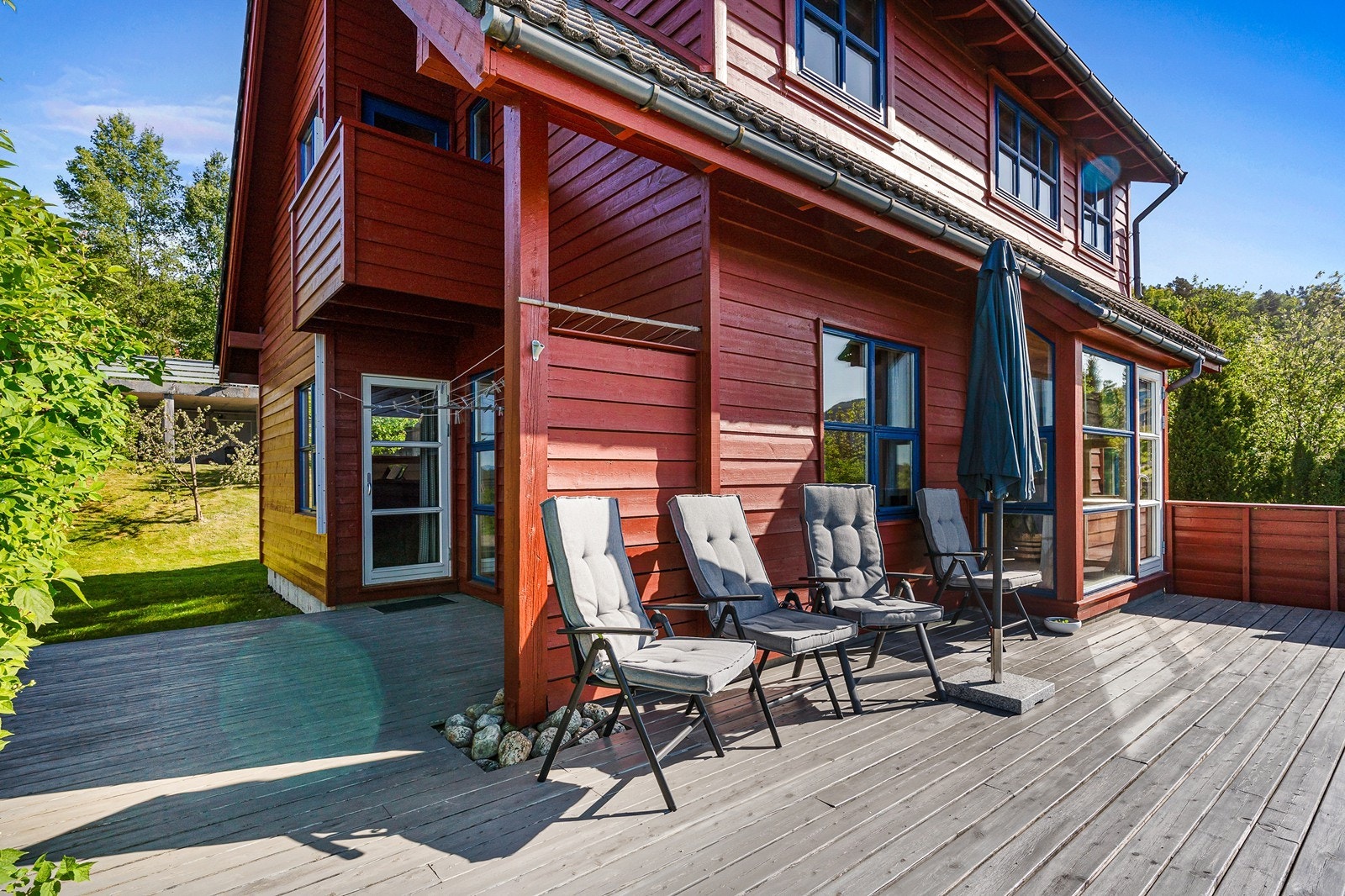 Her er det god plass til ønsket møblering hvor sommeren virkelig kan nytes. Galleribilde