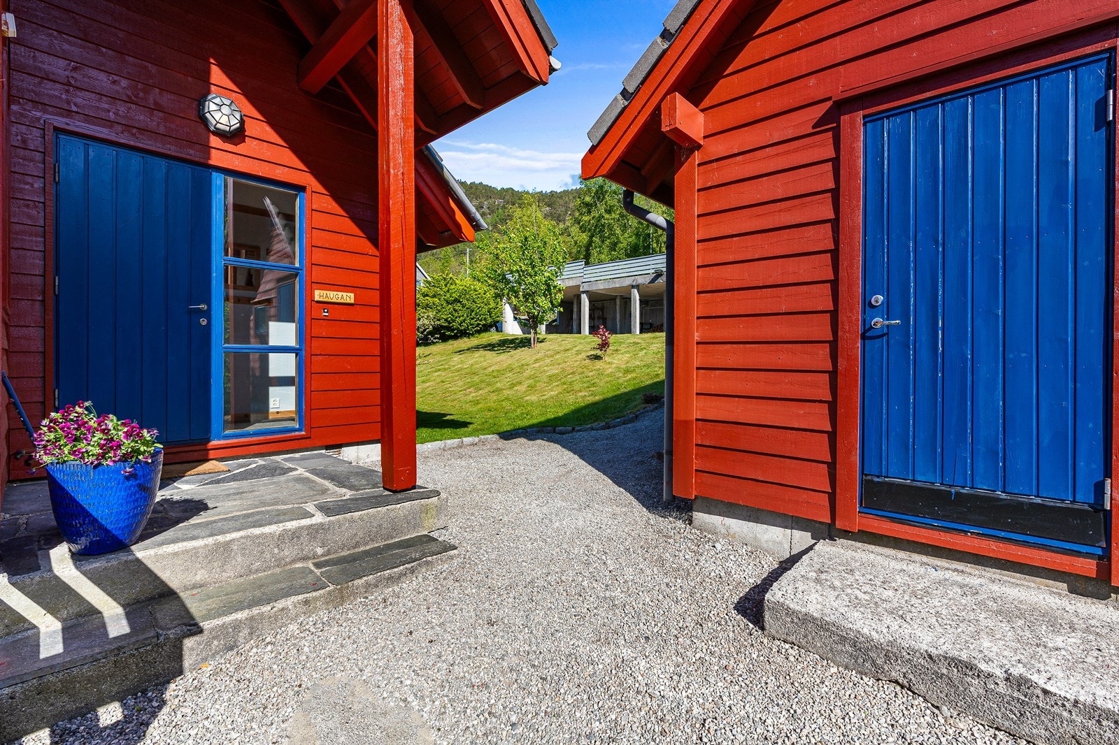 Inngangsparti. Galleribilde