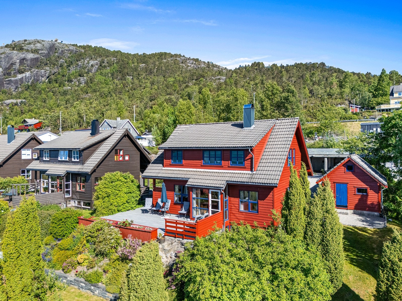 Eiendommen består av hovedmatrikkelen (Bnr. 188) der huset er oppført. Galleribilde