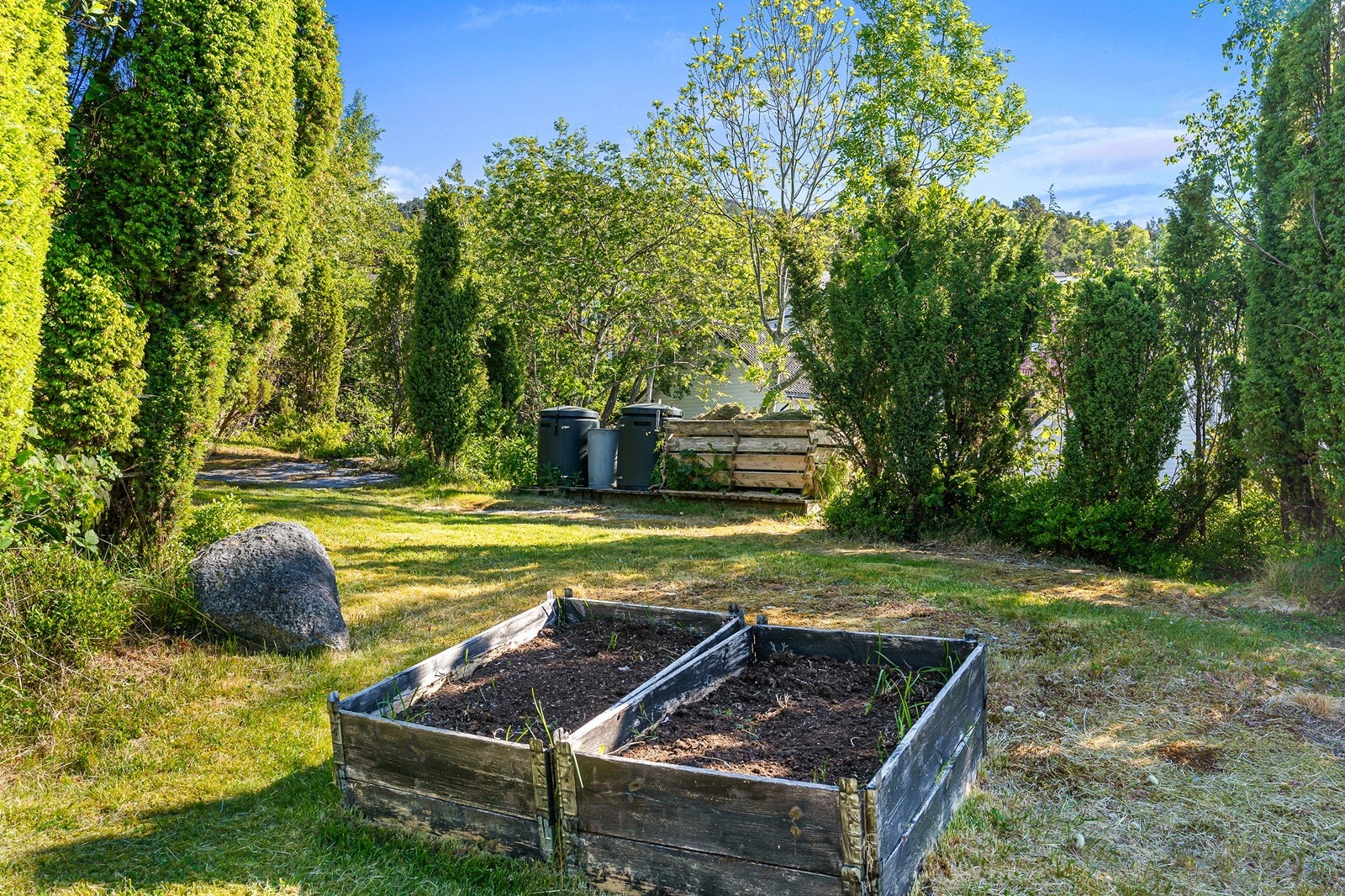 Tomten måler 734,60 m². Galleribilde