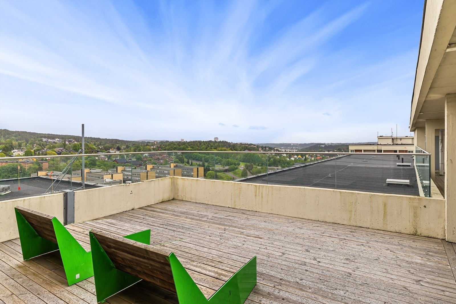 Felles takterrasse med gode solforhold og flott utsikt Galleribilde