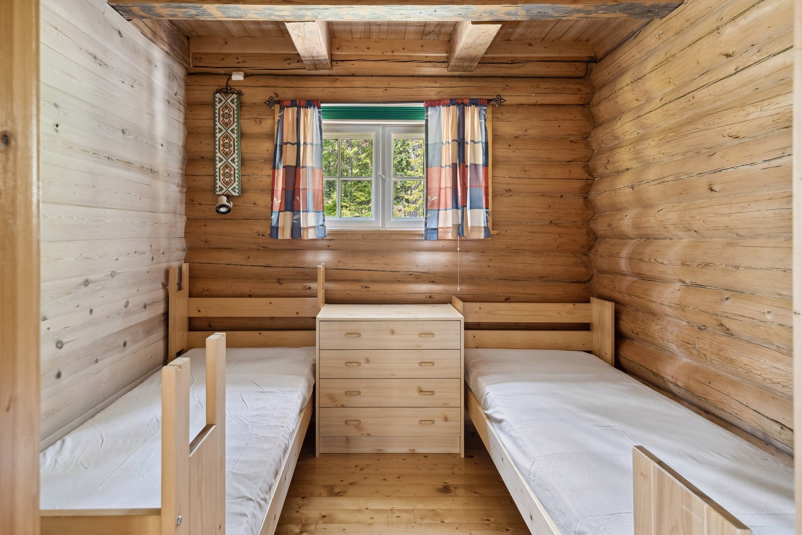 Soverom 2 er innredet med 2 enkeltsenger Galleribilde