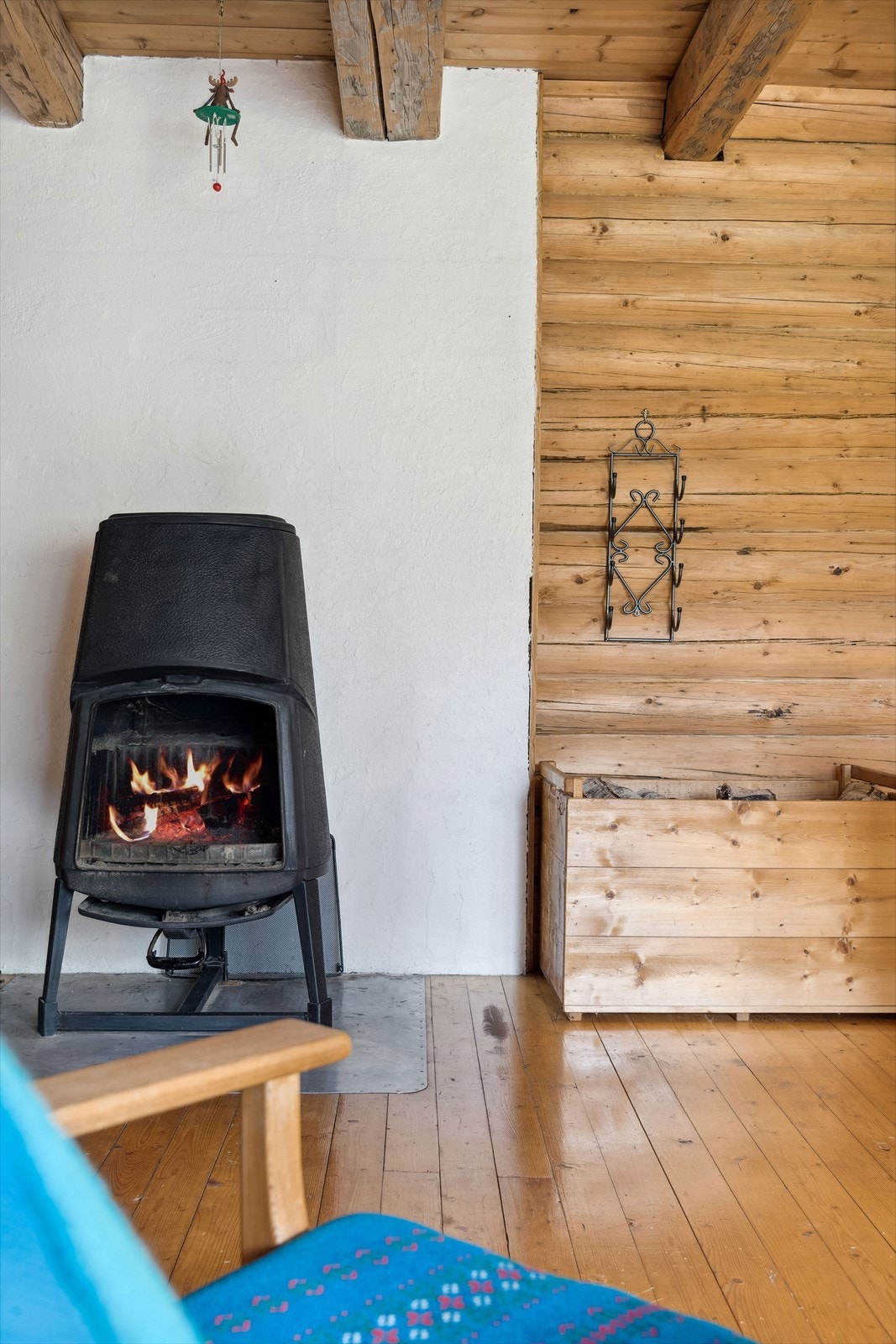 Peisovnen i stua gir god varme og atmosfære Galleribilde