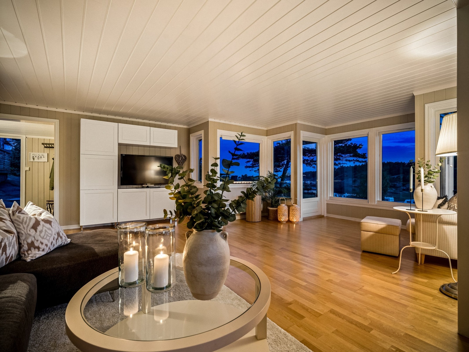 Hytta har gjennomgående tidsaktuell og velholdt standard etter oppgraderinger i senere år. Galleribilde