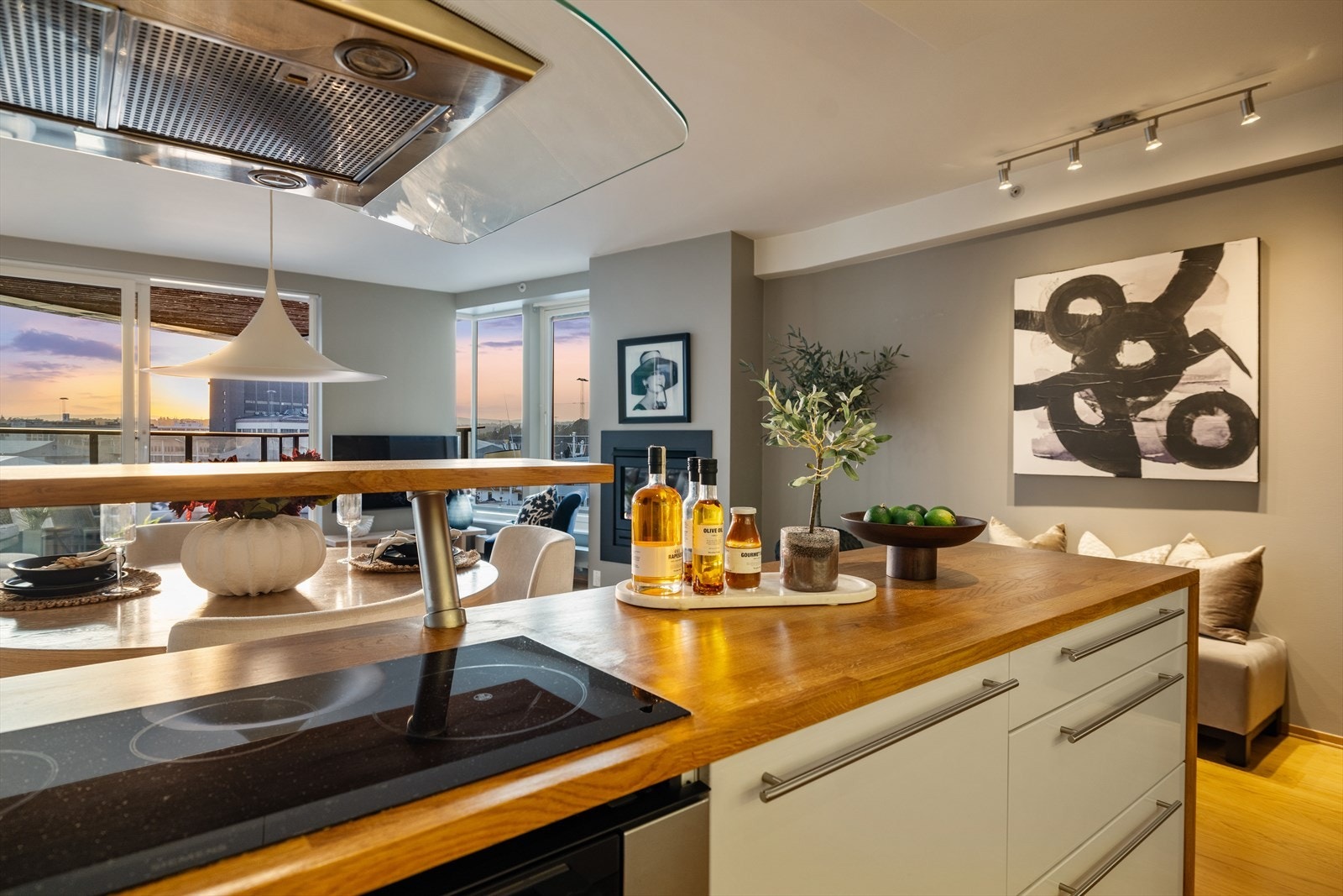 Utsikt også fra kjøkkenet. Galleribilde