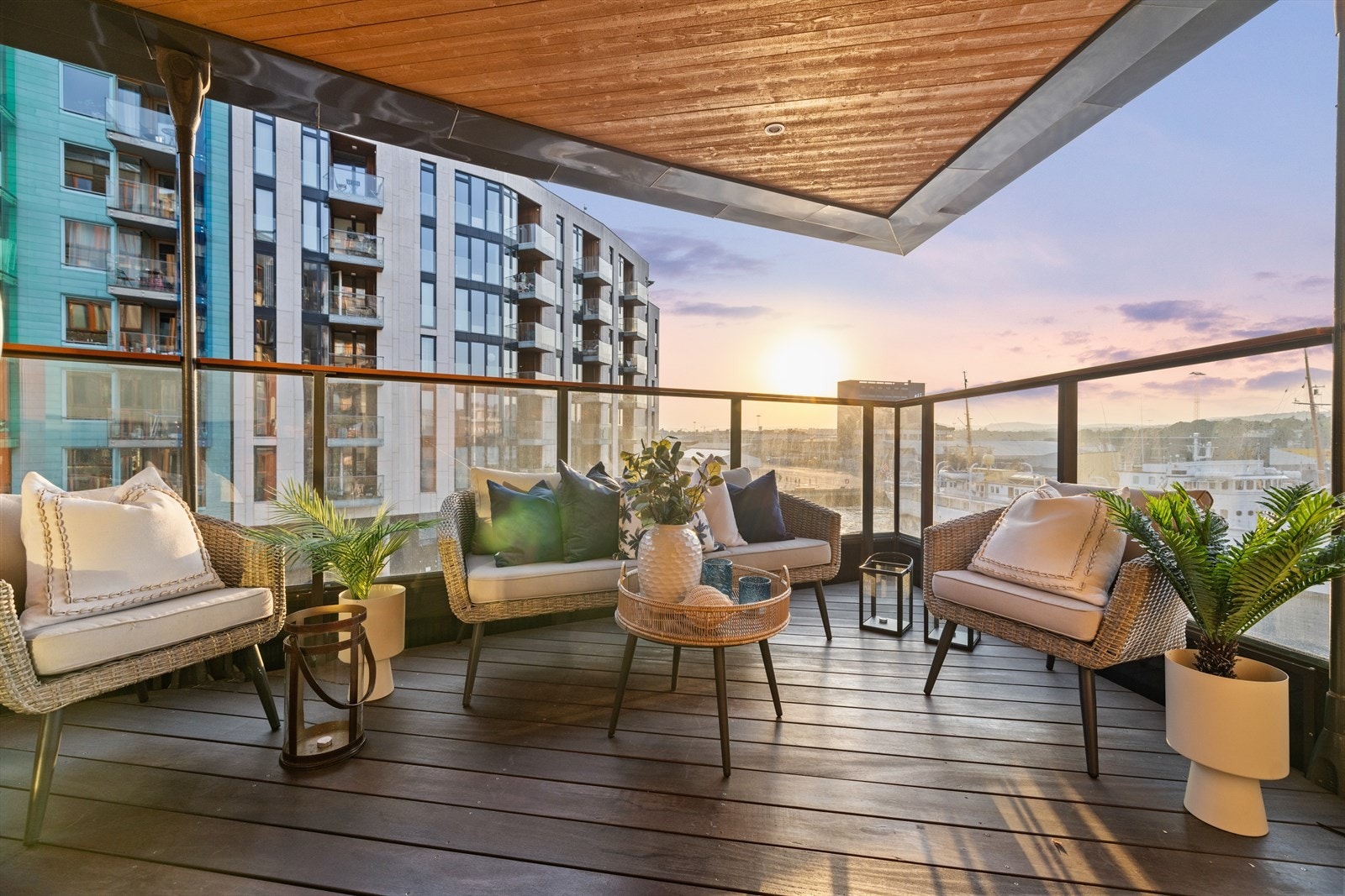 Nydelig solnedgang fra balkongen. Galleribilde