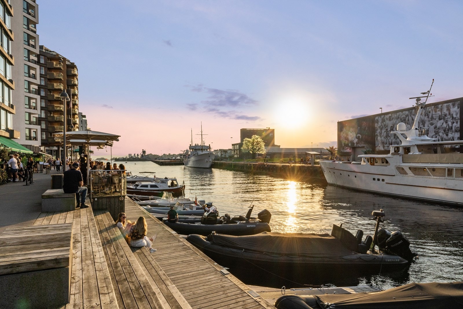 Sommer på Tjuvholmen. Galleribilde