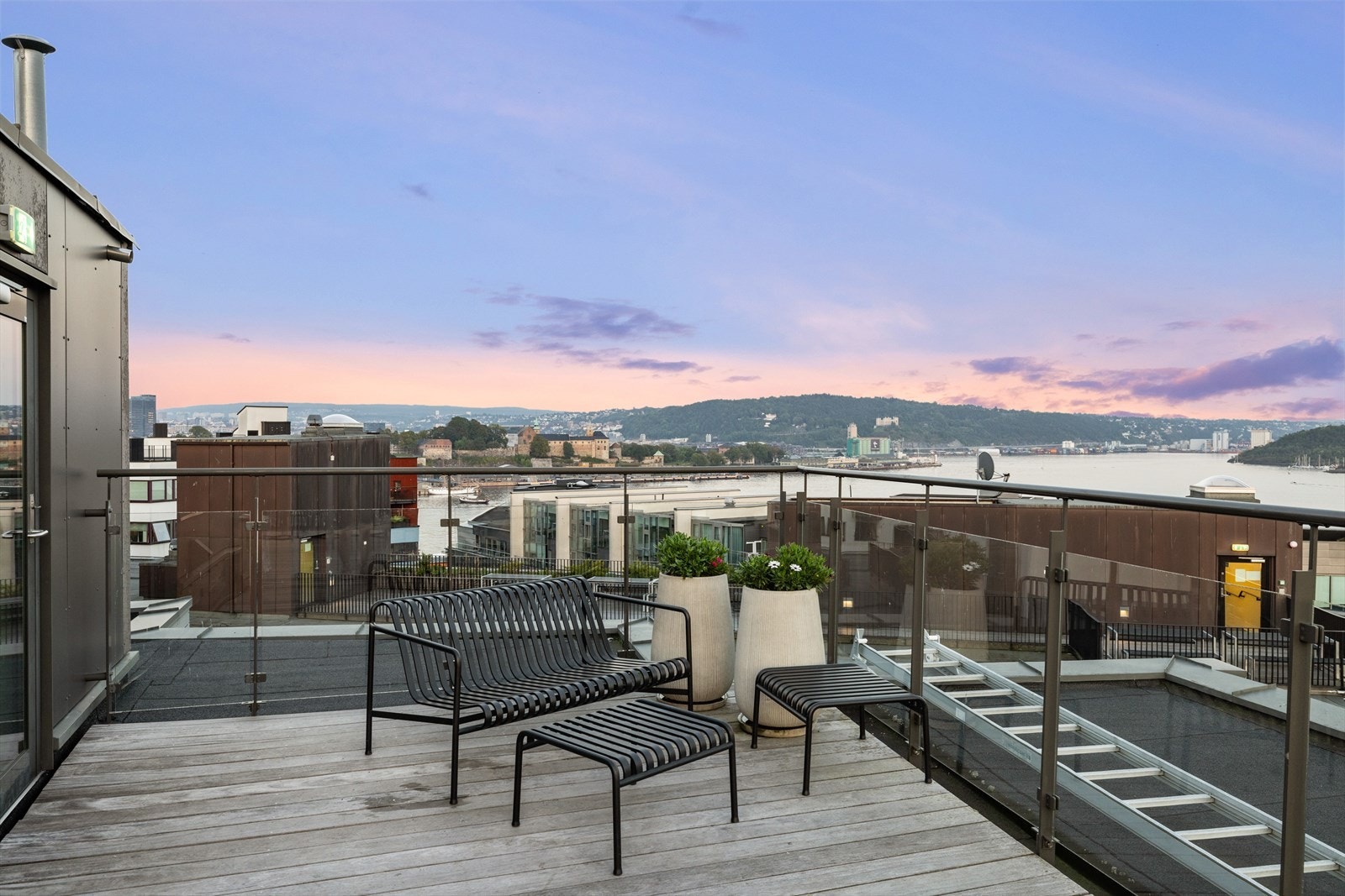 Utsikt mot Akershus Festning fra takterrassen. Galleribilde