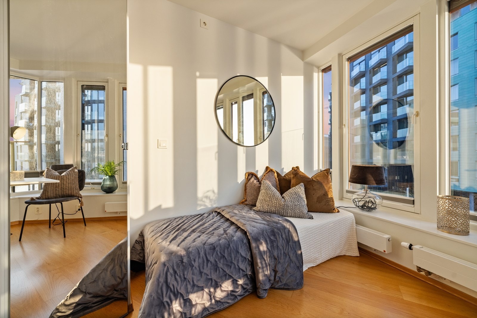 Soverom 2 vender mot kanalen og The Thief. Galleribilde