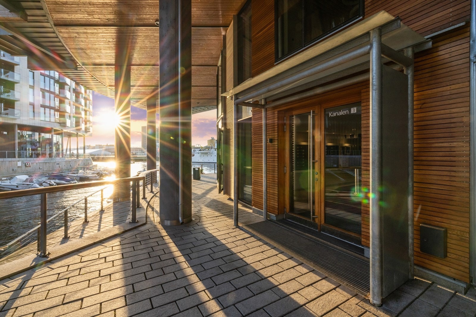 Hyggelig inngangsparti til sameiet. Galleribilde