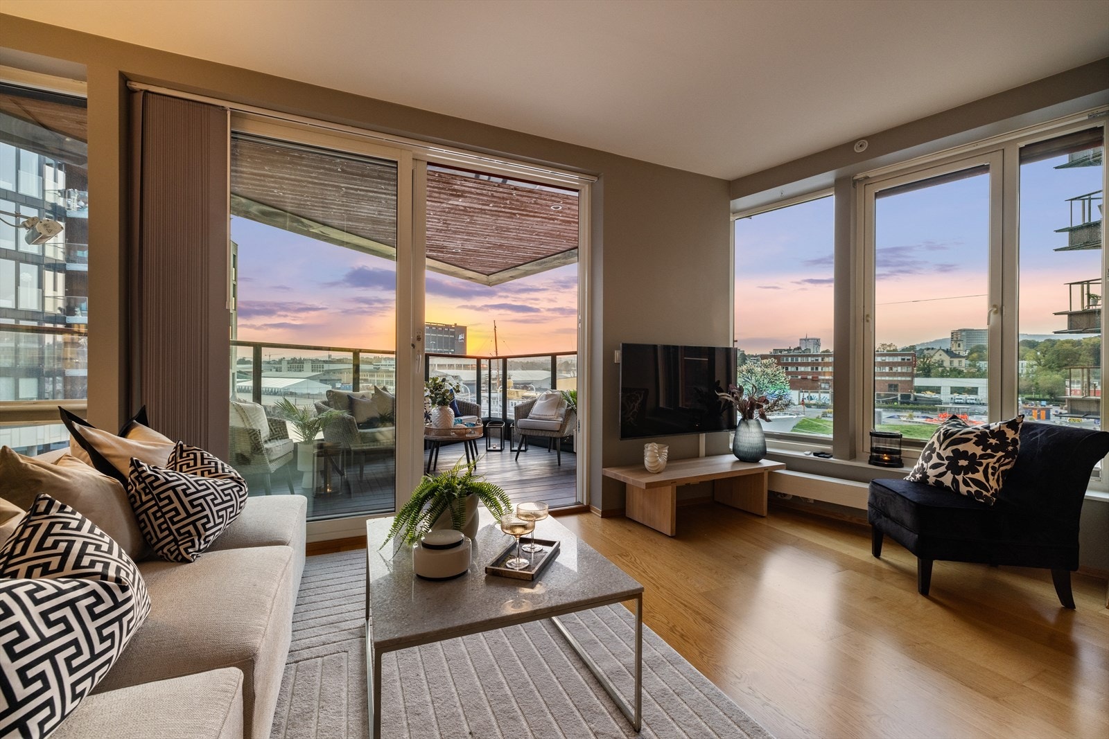 Nydelig kveldshimmel. Galleribilde