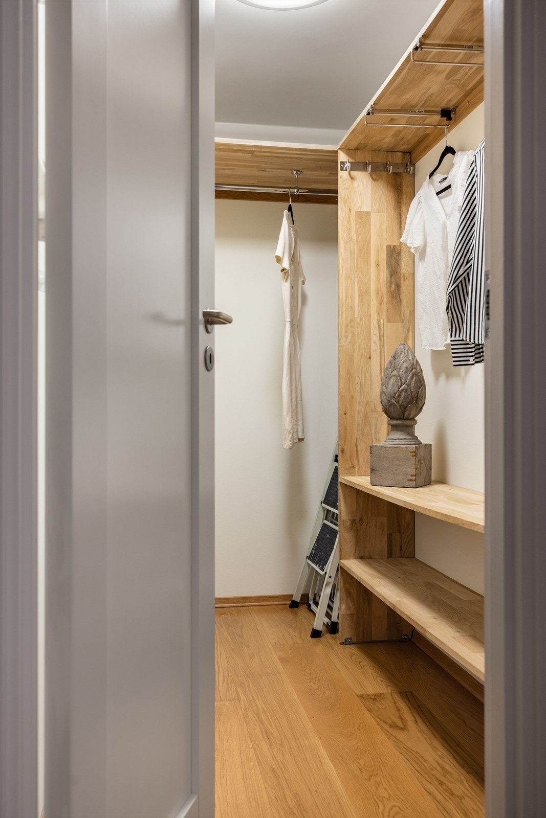 Garderobe/bod. Det er i tillegg ekstern bod i samme etg. Galleribilde