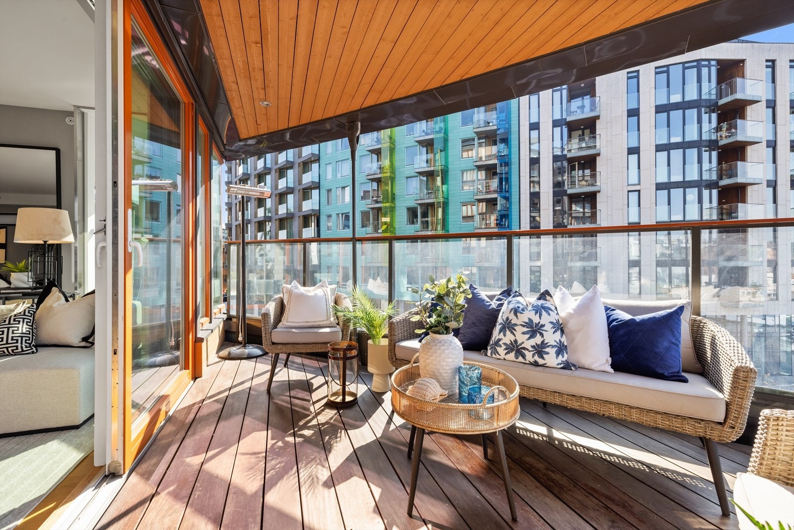 Solrik balkong. Galleribilde