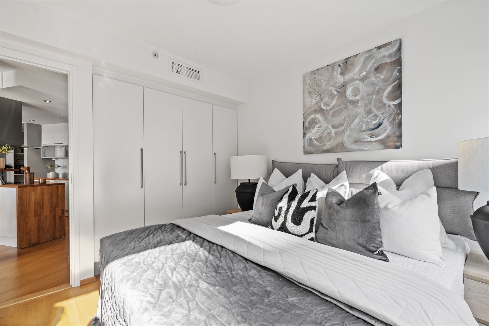 Plassbygget garderobeskap. Galleribilde