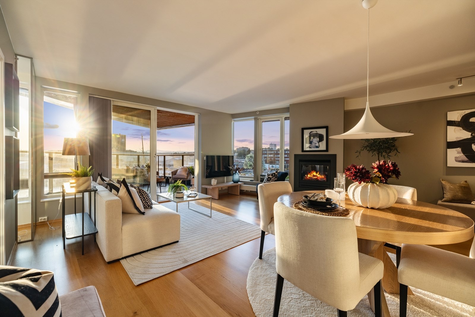 Velkommen til Kanalen 3 - flott hjørneleilighet med gode solforhold og sjønær beliggenhet. Galleribilde