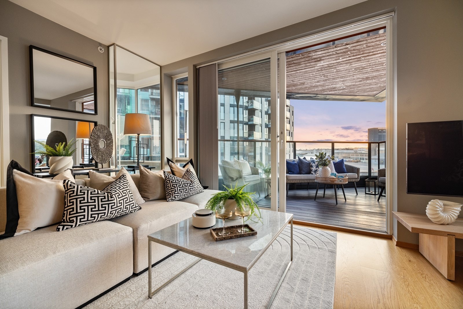 Skyvedør fra stuen ut til balkongen. Galleribilde