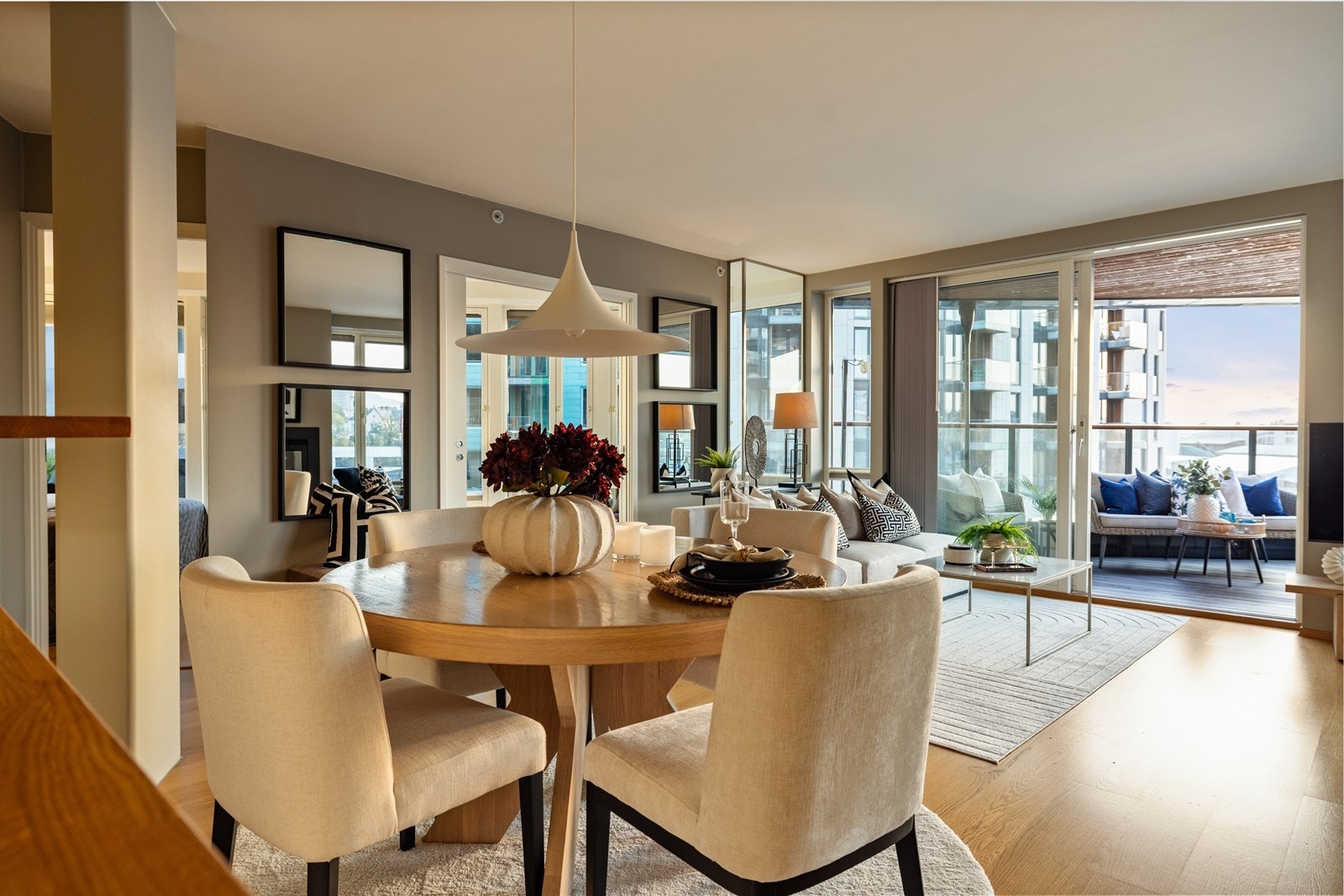 Stuen sett fra kjøkkenet. Galleribilde