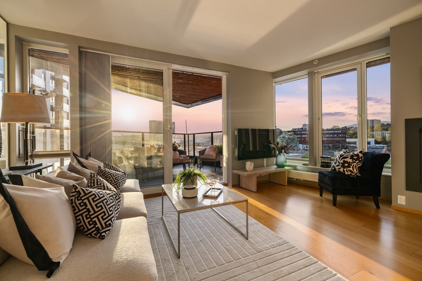 Fritt utsyn fra stuen mot vest. Galleribilde