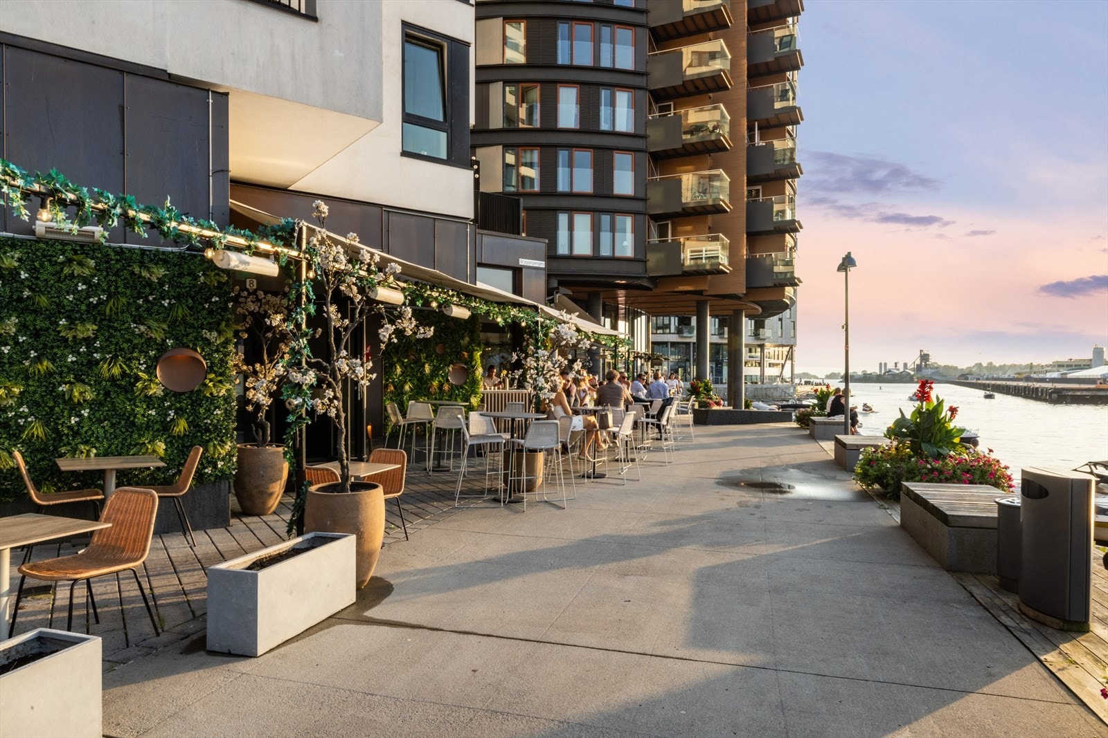 På Tjuvhomen finner du en rkke restauranter, kafeer og barer. Galleribilde